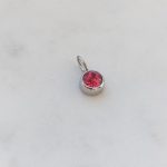 Kerek cirkóniaköves medál (több színben)