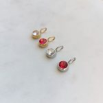 Kerek cirkóniaköves medál (több színben)