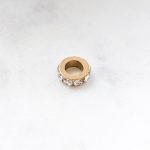 Cirkóniaköves fém karika charm