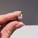 Apróköves fém karika charm