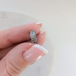 Apróköves fém karika charm