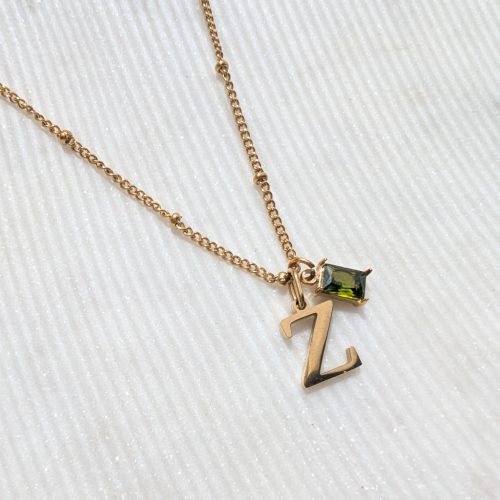 Monogram nyaklánc zöld cirkóniaköves medállal