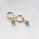 Ásványfüggős fülbevaló sokszög (arany)