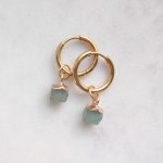 Ásványfüggős fülbevaló sokszög (arany)