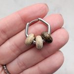 Hatszög fülbevaló bézs ásványokkal