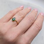 Sötétzöld csepp köves gyűrű