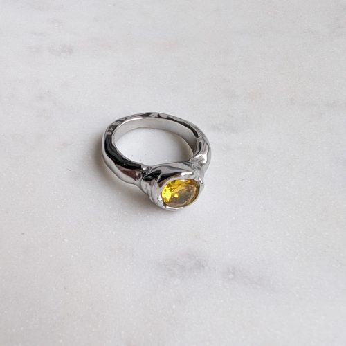 Rusztikus gyűrű sárga kővel (nemesacélból)