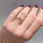 Dewdrop gyűrű apró kerek kövekkel