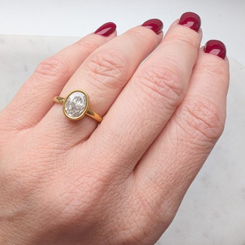 Ovális köves gyűrű (arany, ezüst változat)