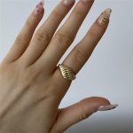 Vastag, átlós mintázatú gyűrű (arany szín, nemesacél)