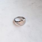 Vastag, átlós mintázatú gyűrű (ezüst szín, nemesacél)