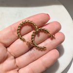 Csavart karika bedugós fülbevaló 