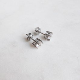 Cirkóniakő fülbevaló (6mm)