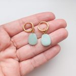 Világoszöld függős fülbevaló