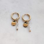 Karikafülbevaló háromgyöngyös függővel