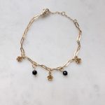 Ms. W karkötő (rózsákkal és gyöngyökkel)