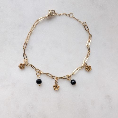 Ms. W karkötő (rózsákkal és gyöngyökkel)