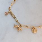 Leopard gemkapocs láncos karkötő charmokkal