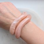 Hullámos nyitott akril karperec