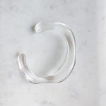 Hullámos nyitott akril karperec