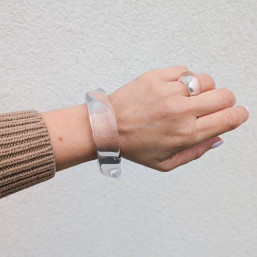 Átlátszó karperec