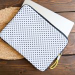 Pöttyös fekete-fehér laptop tok 15" (vízálló)