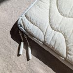 Offwhite (törtfehér) vízálló laptop tok hullámos steppeléssel