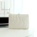 Offwhite (törtfehér) vízálló laptop tok hullámos steppeléssel